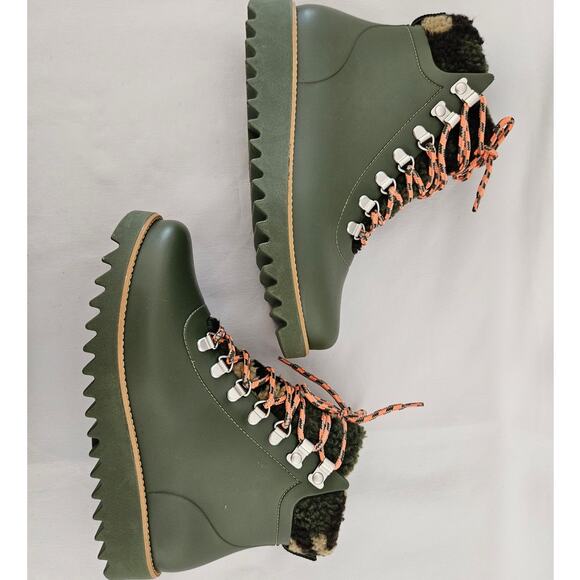 Bernardo Wiley Green Camo Faux Shearling-Trim Rain Boots sz 6 NWOT $165 Basic - Picture 5 of 7